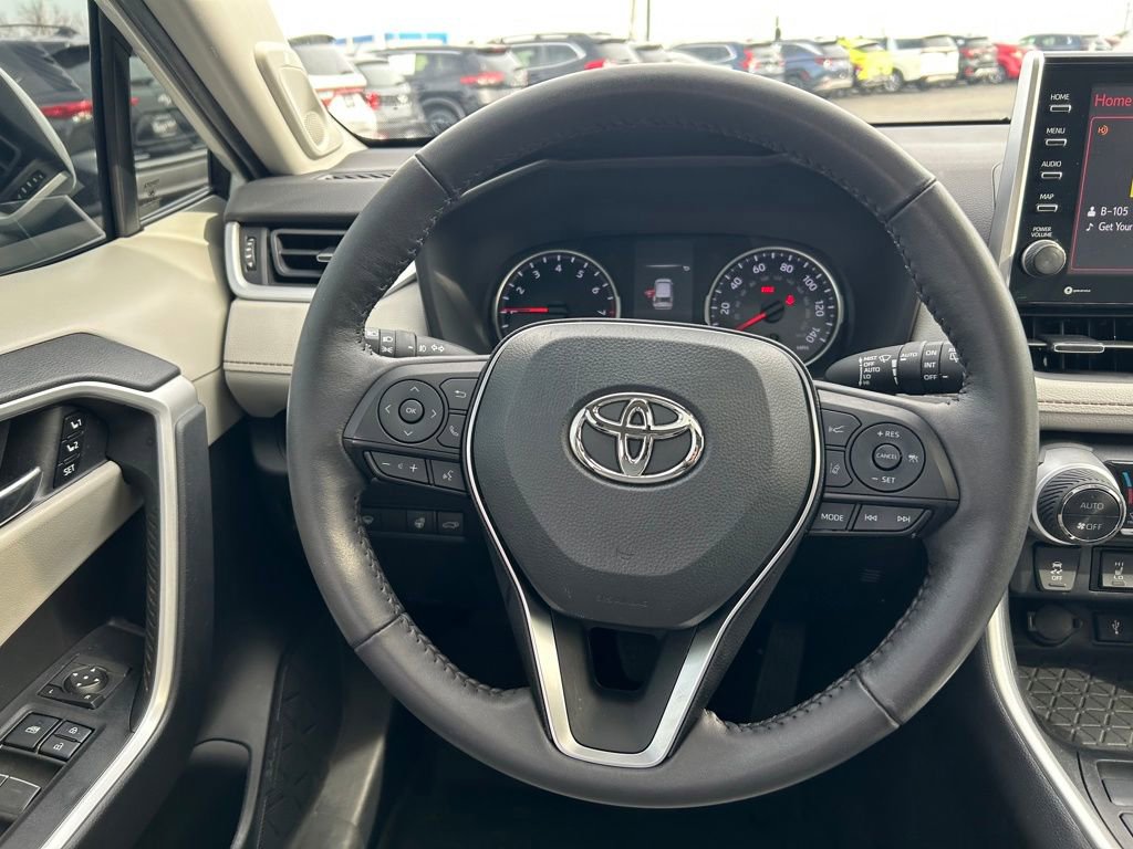 Used 2022 Toyota RAV4 XLE Premium image 5