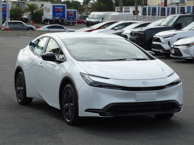 New 2026 Toyota Prius LE FWD image 2