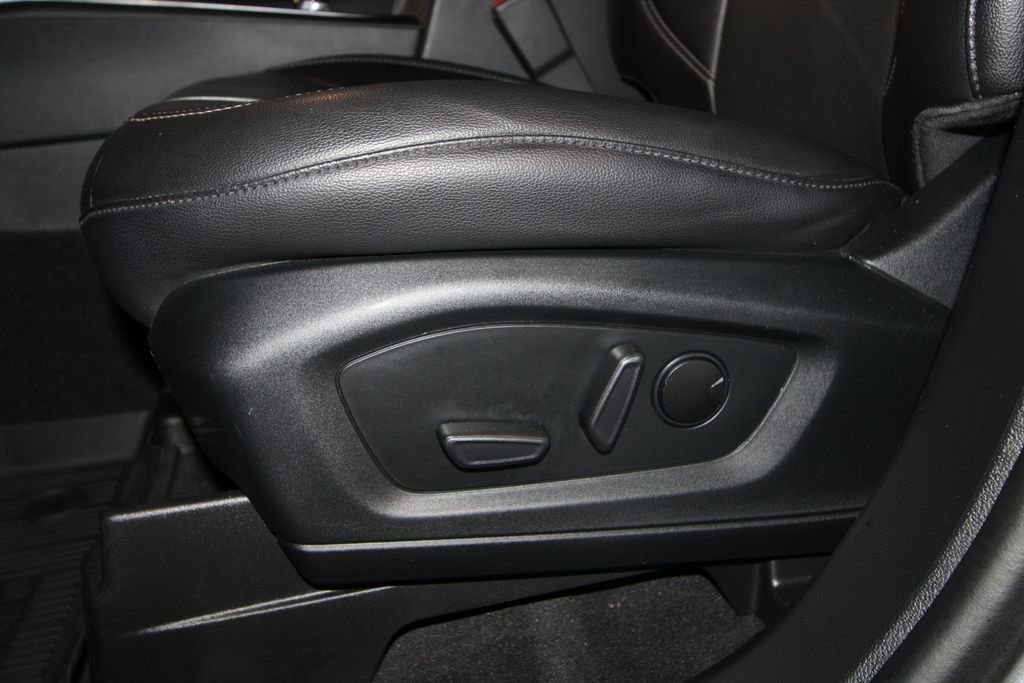 Used 2022 Ford Explorer Limited w/ Equipment Group 301A image 9