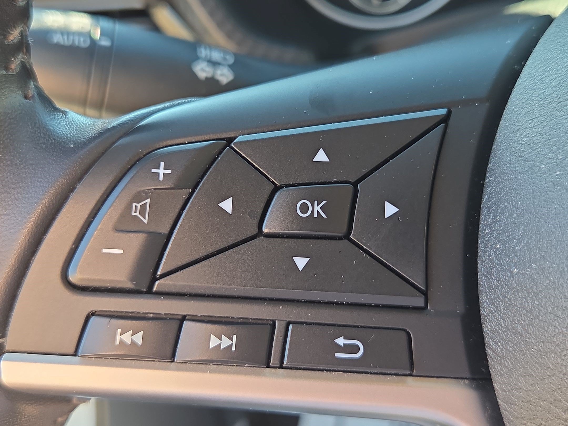 Used 2020 Nissan Sentra SV FWD image 16