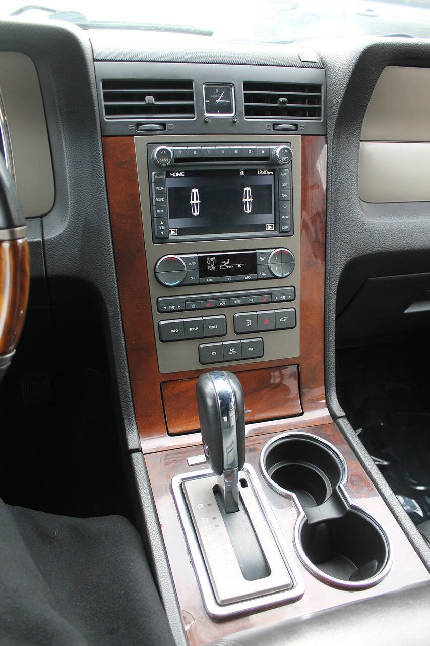 Used 2013 Lincoln Navigator 4WD w/ HD Trailer Tow Pkg image 30