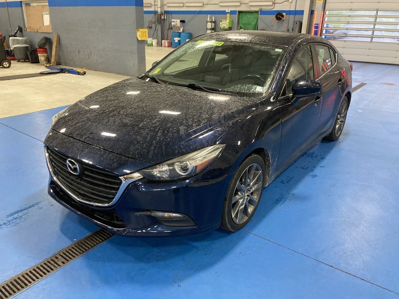 Used 2018 MAZDA MAZDA3 Touring FWD image 3