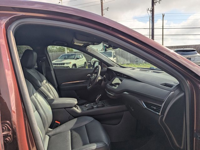 Used 2022 Cadillac XT4 Luxury w/ Cold Weather Package FWD image 16