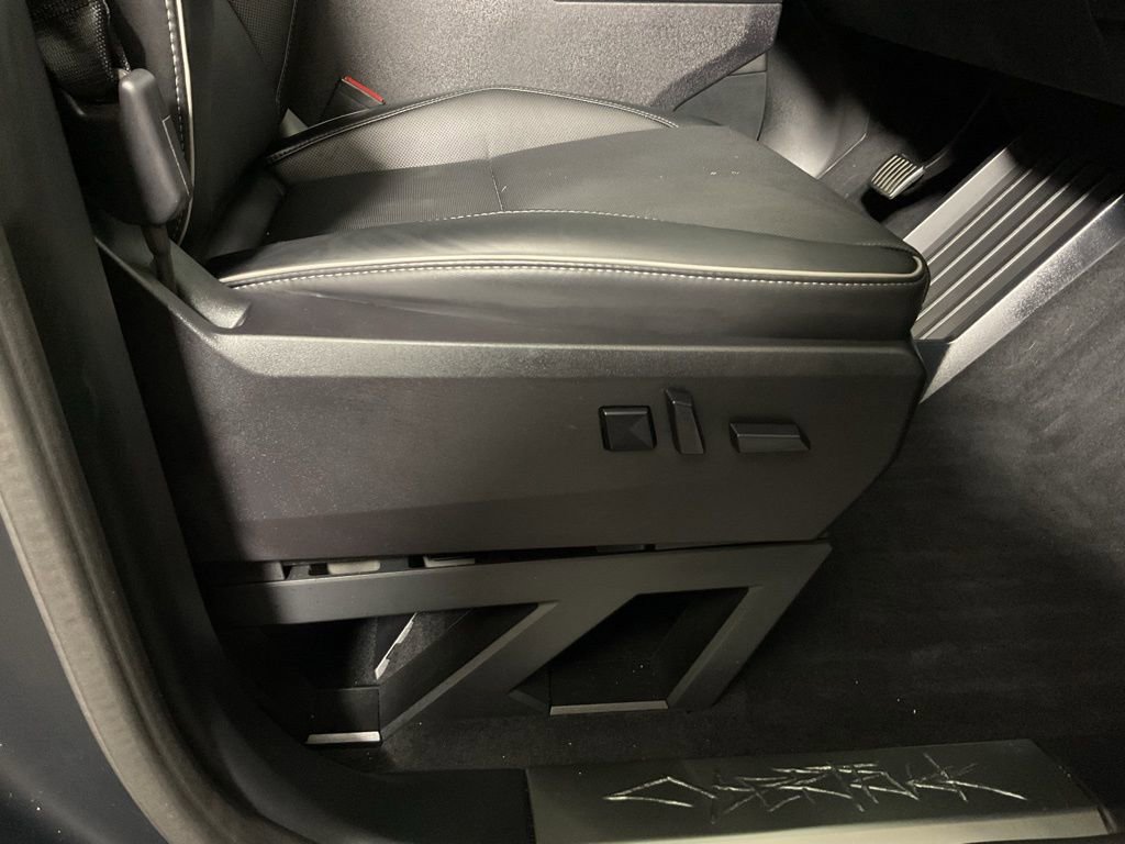 Used 2024 Tesla Cybertruck AWD Crew Cab image 37