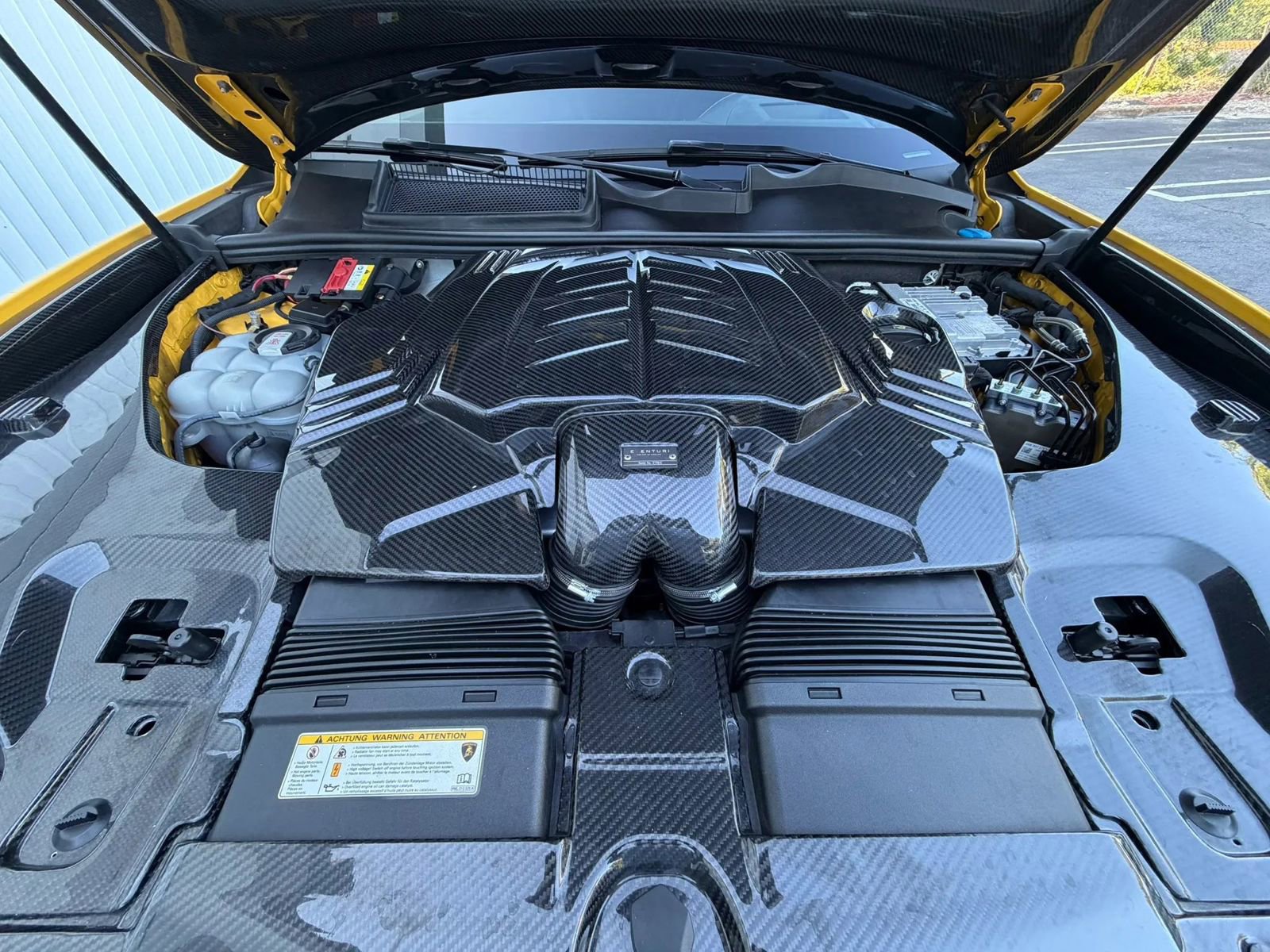 Used 2021 Lamborghini Urus AWD/4WD image 49