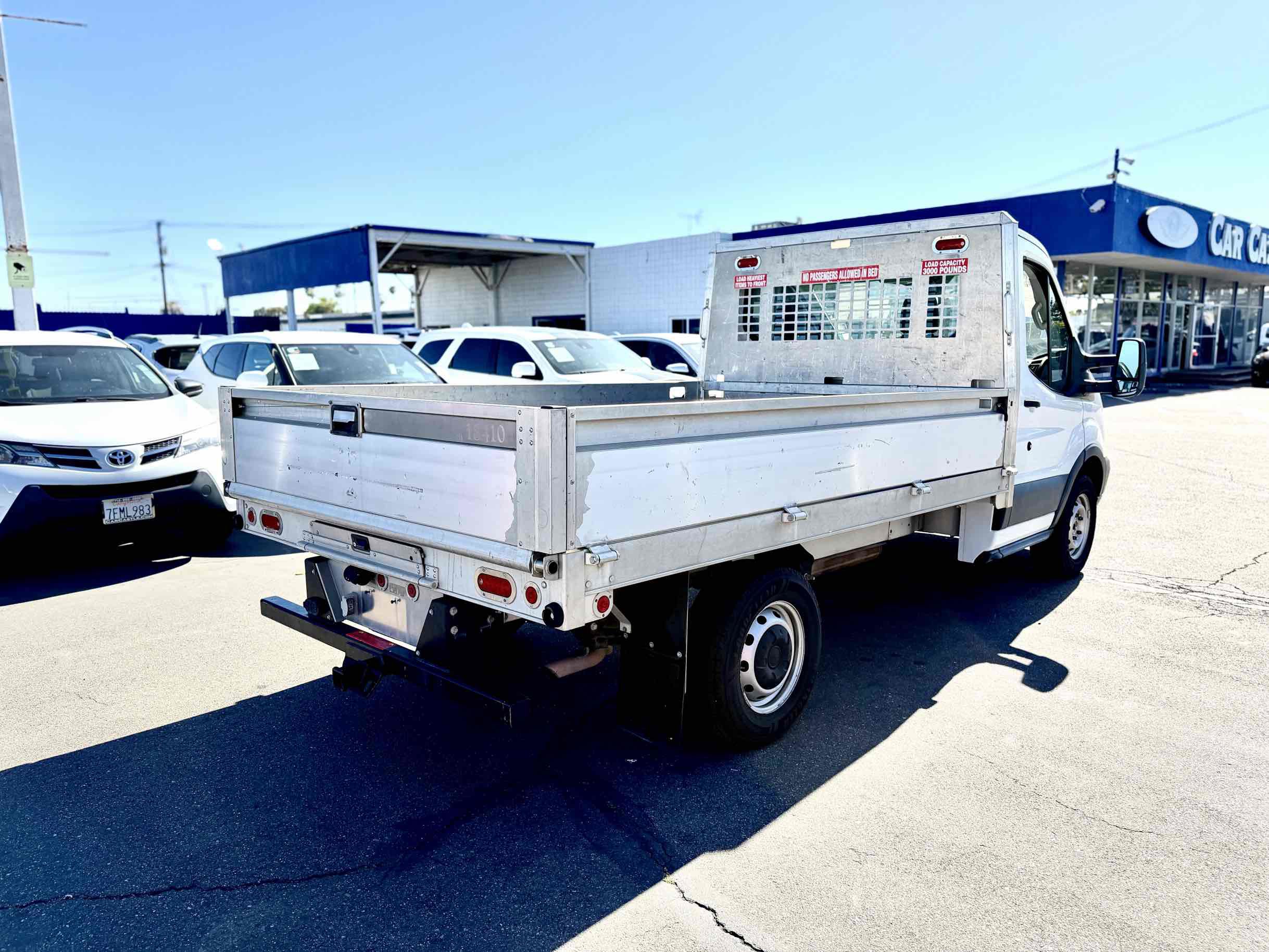 Used 2018 Ford Transit 250 138 RWD image 3