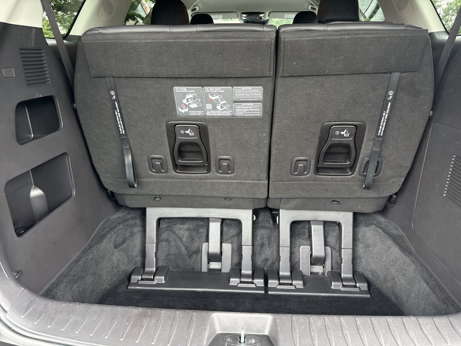 Used 2025 Kia Carnival FWD image 24