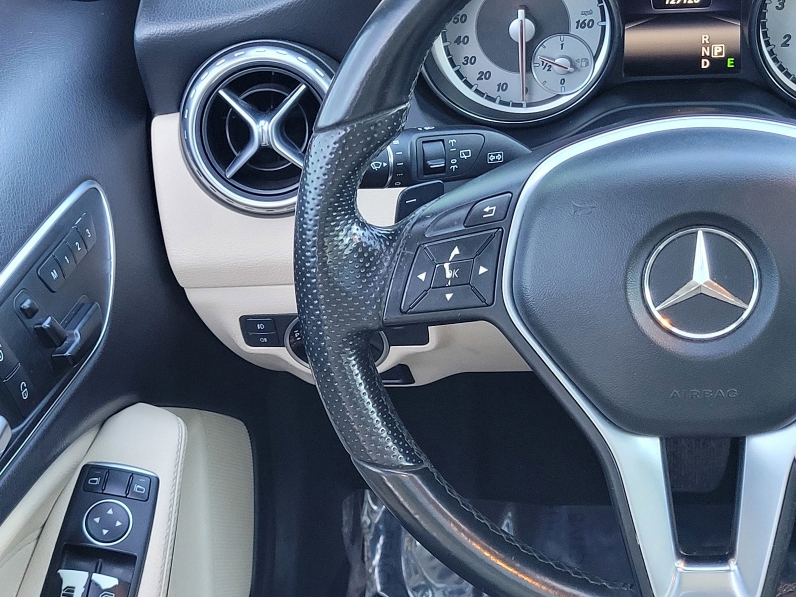 Used 2015 Mercedes-Benz GLA 250 4MATIC image 13