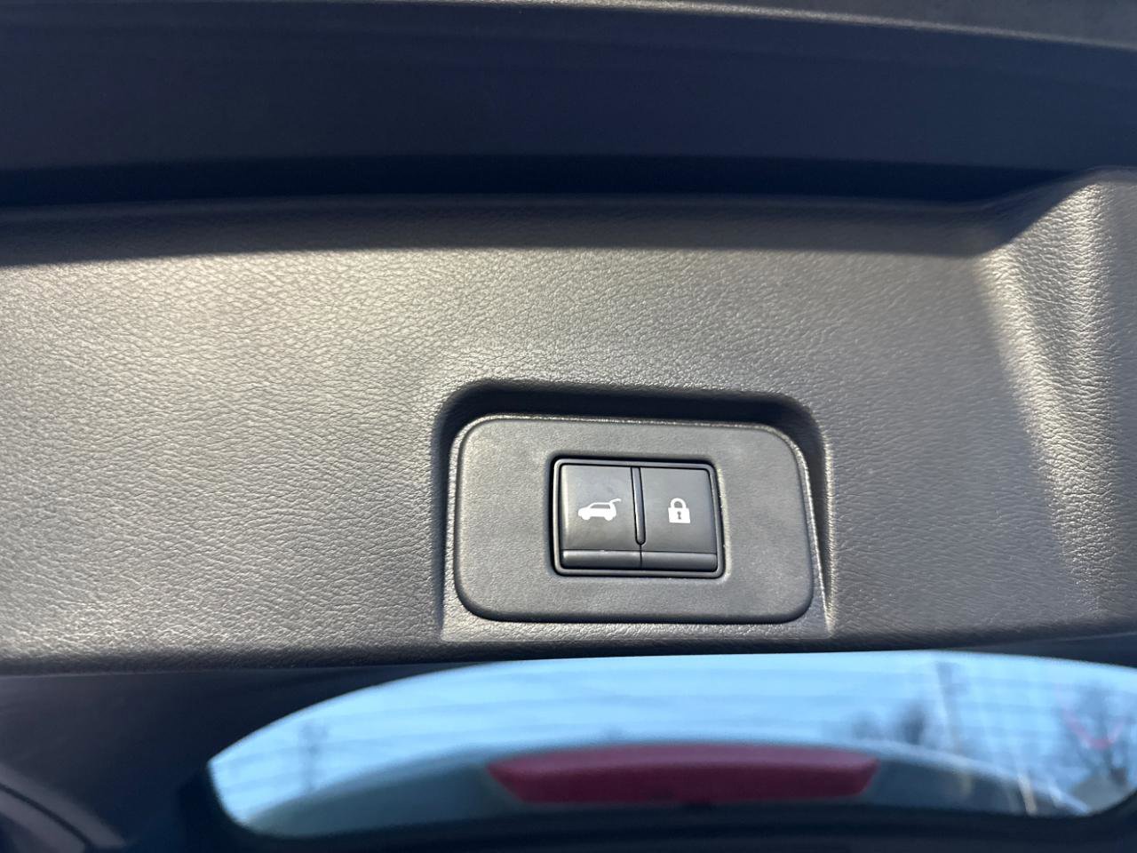 Used 2024 Nissan Rogue SV image 9