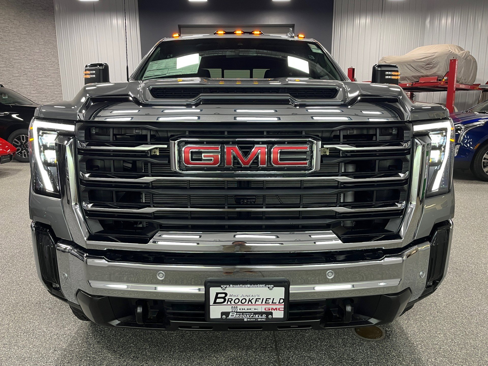 New 2025 GMC Sierra 3500 SLT w/ SLT Premium Package image 8