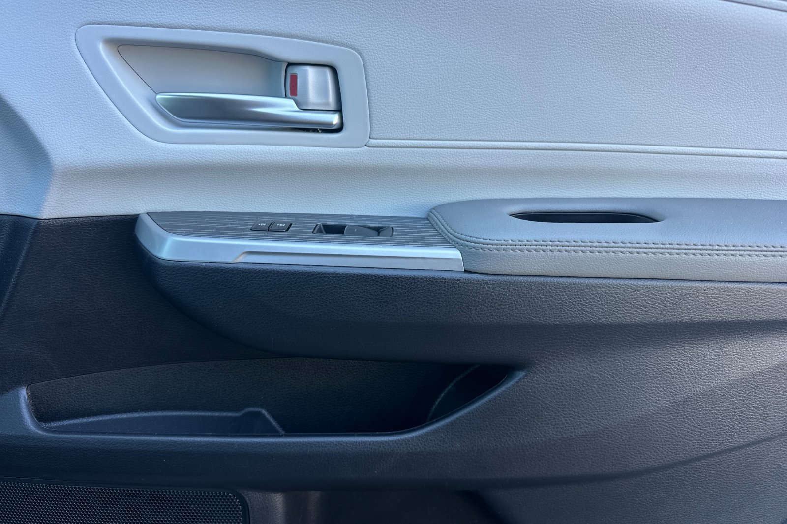 Certified 2025 Toyota Sienna XLE FWD image 20