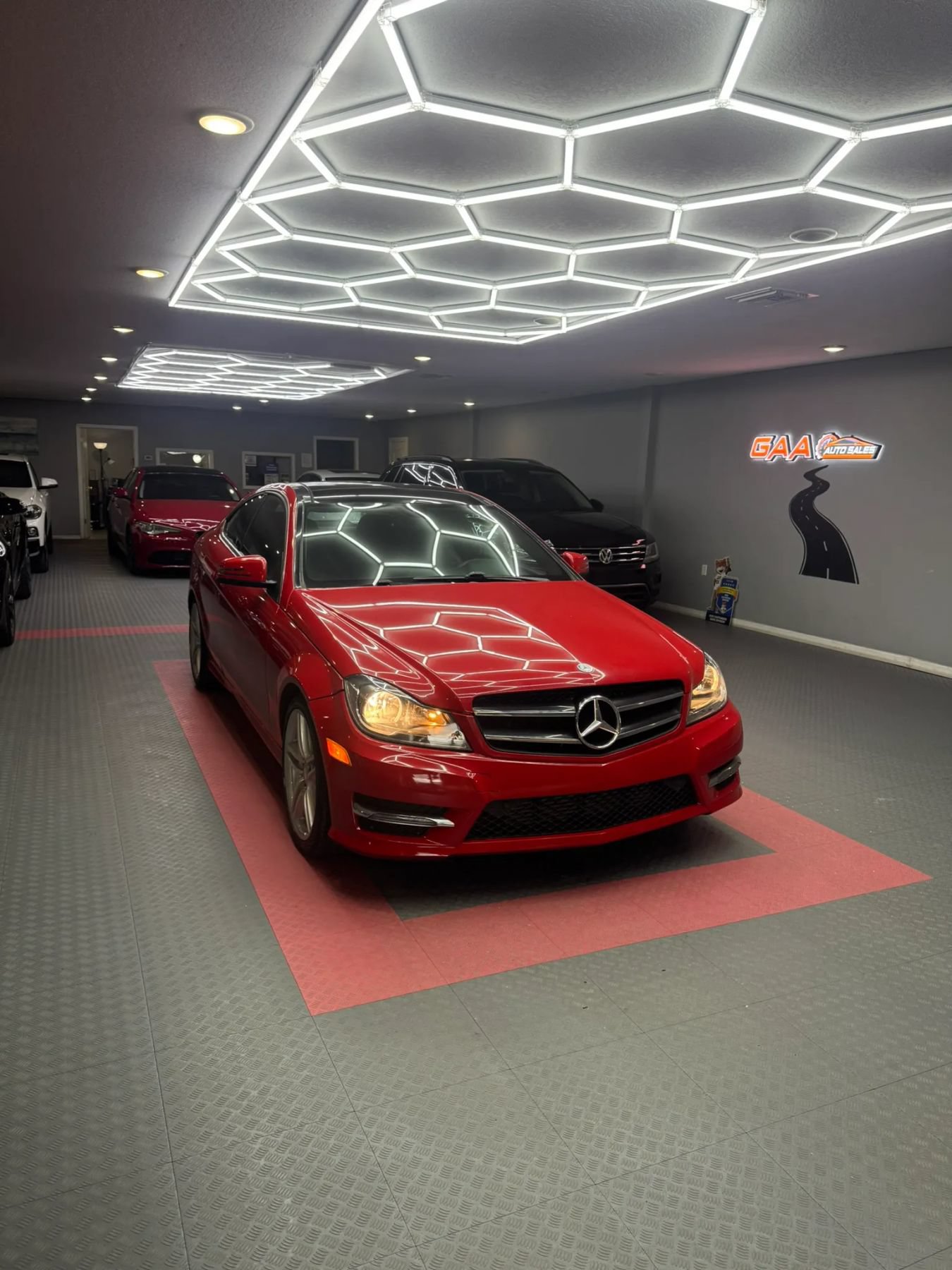Used 2015 Mercedes-Benz C 250 Coupe image 1