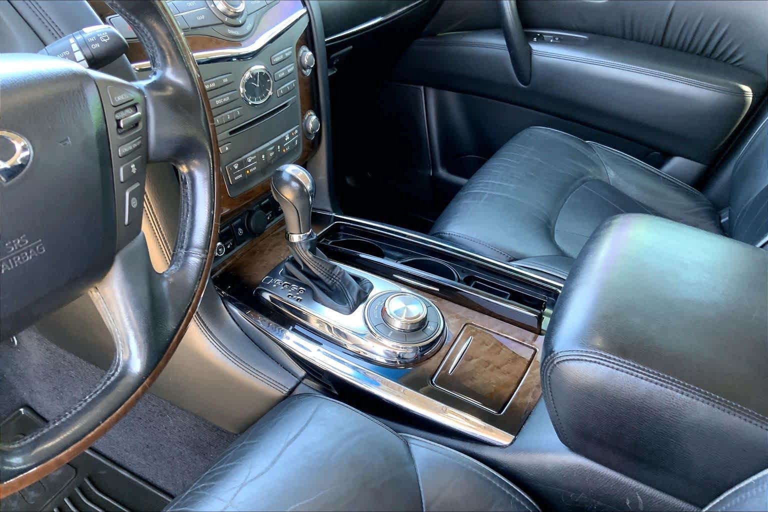 Used 2013 INFINITI QX56 4WD w/ Deluxe Touring Pkg image 16