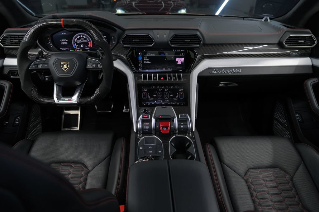 Used 2021 Lamborghini Urus AWD/4WD image 56