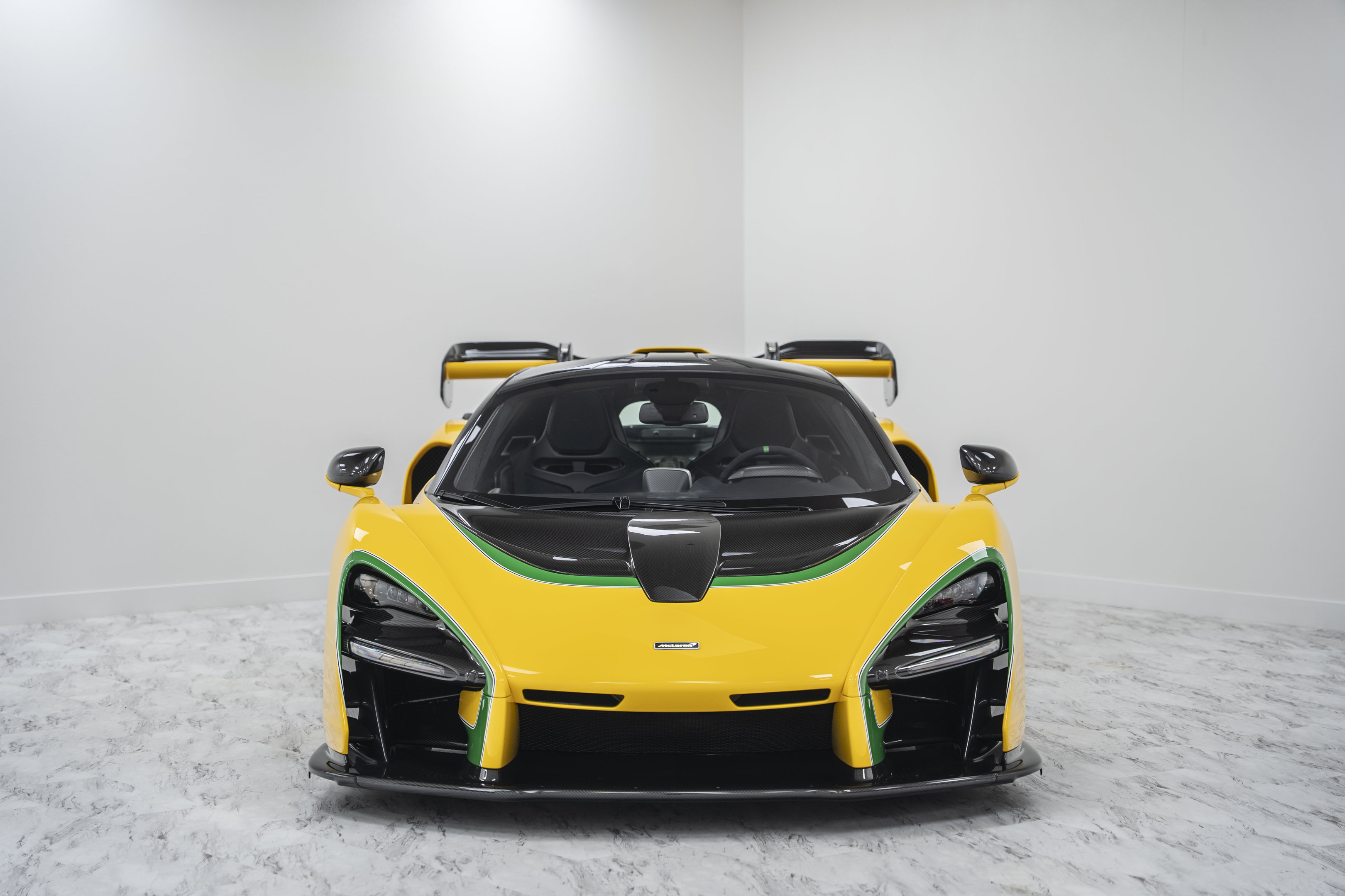 Used 2019 McLaren Senna RWD image 6