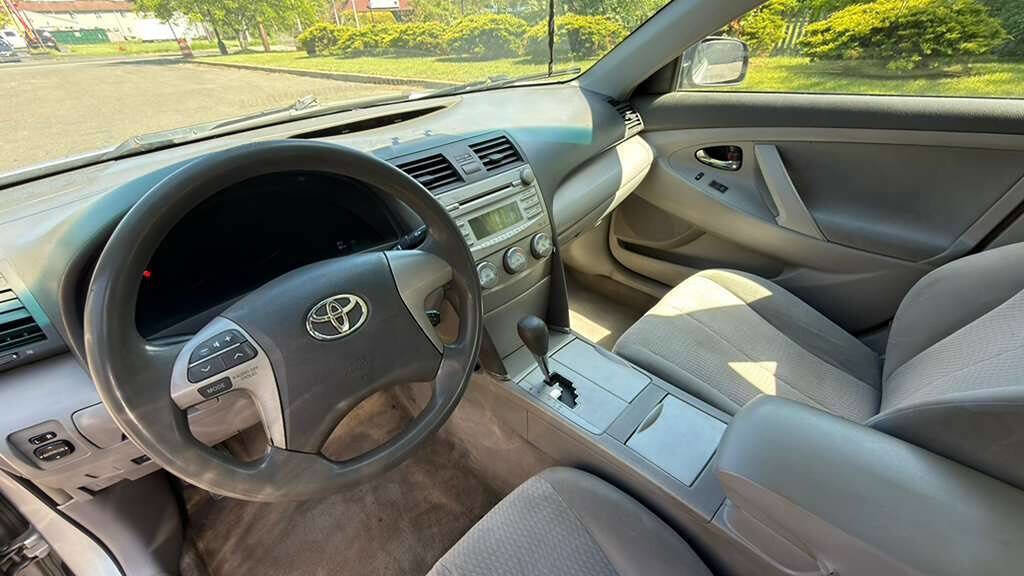 Used 2011 Toyota Camry LE FWD image 12