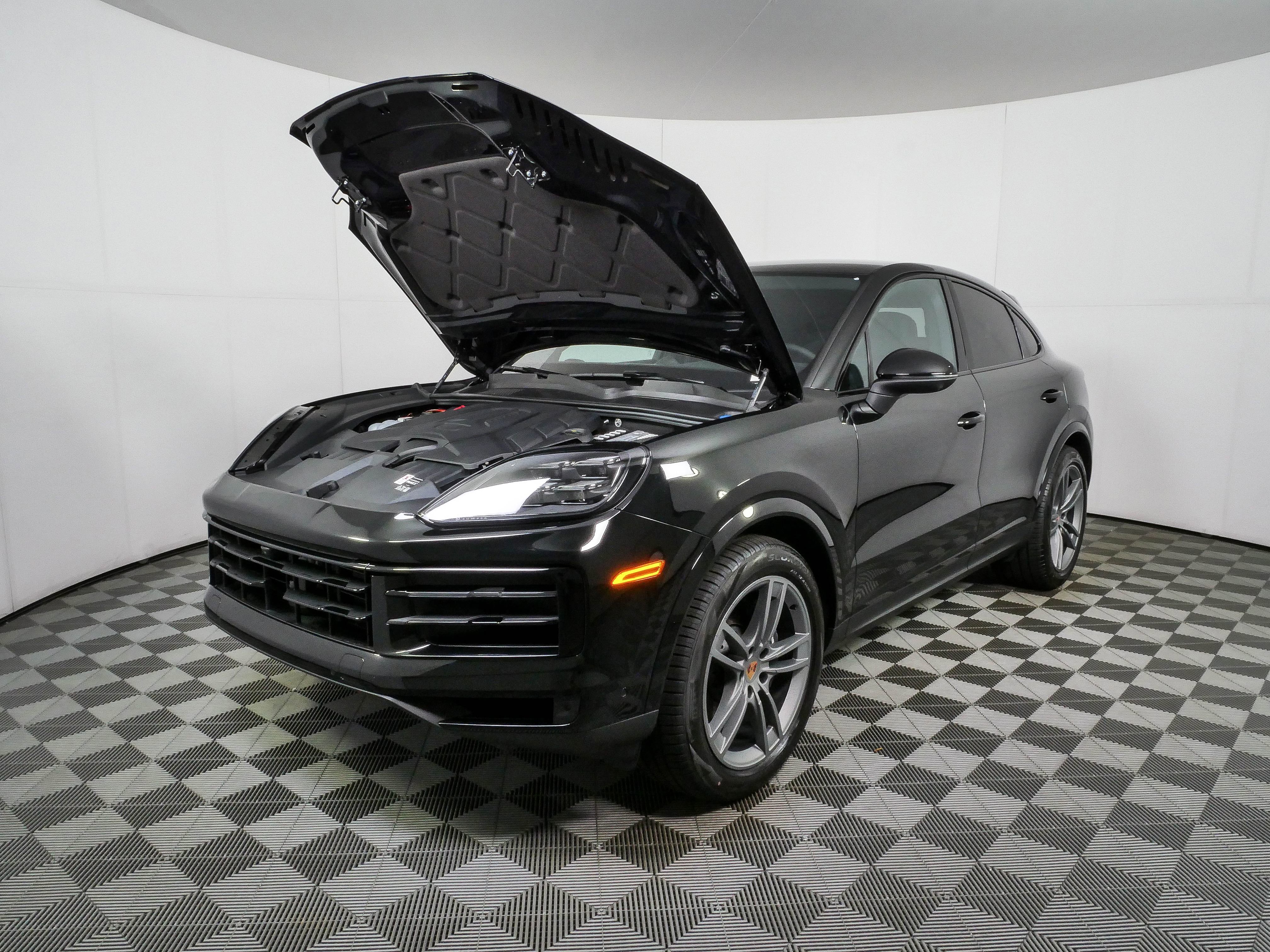 New 2026 Porsche Cayenne Coupe AWD/4WD image 36