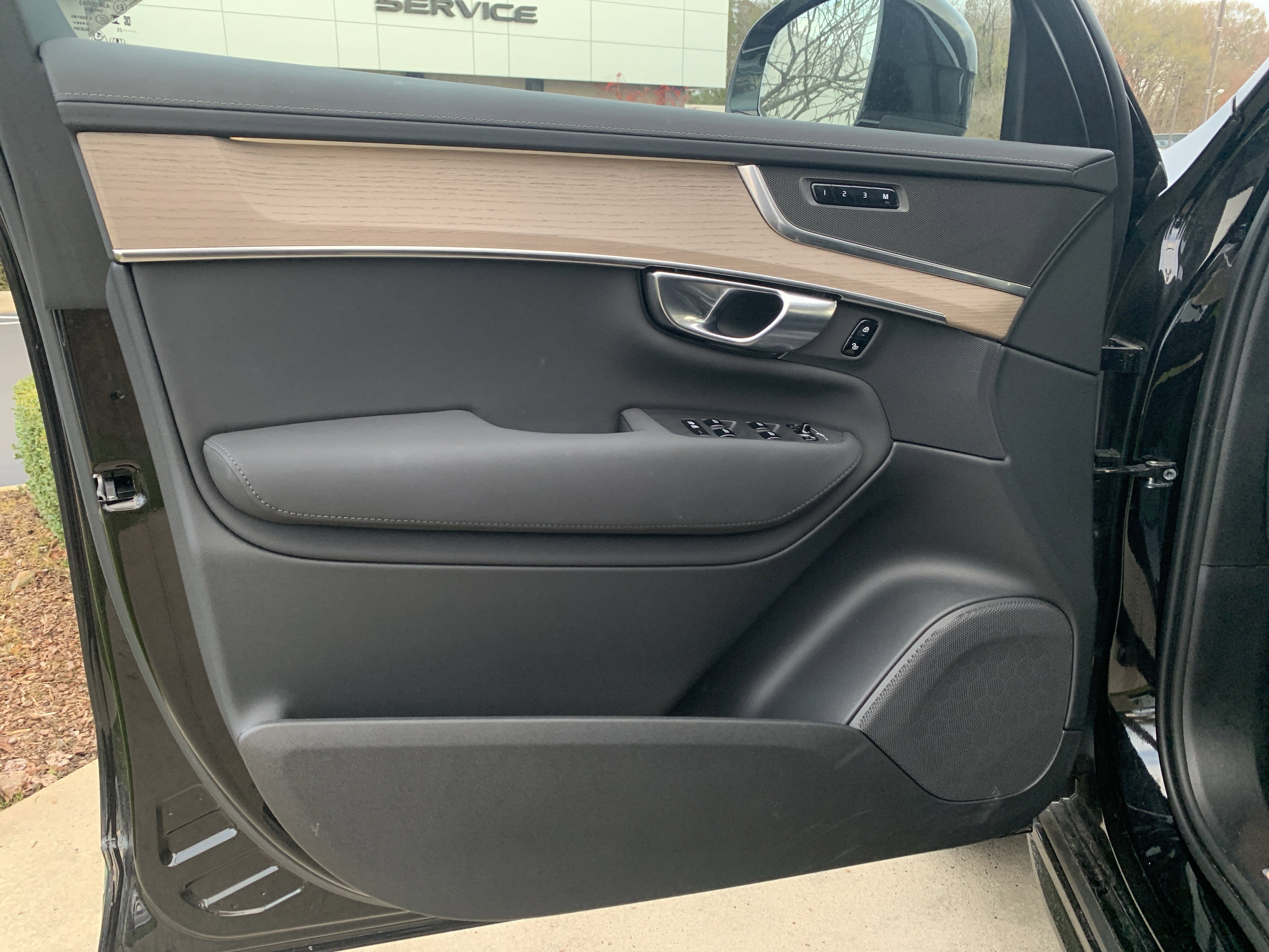 Used 2025 Volvo XC90 B5 Plus image 14