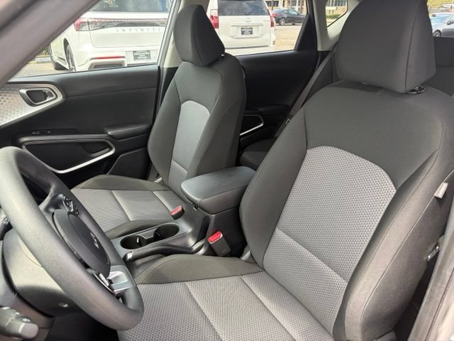 Used 2025 Kia Soul LX w/ LX Technology Package FWD image 15