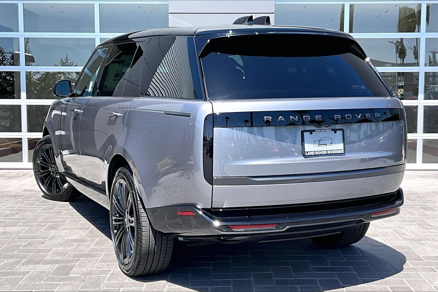 New 2026 Land Rover Range Rover Long Wheelbase SE AWD/4WD image 3