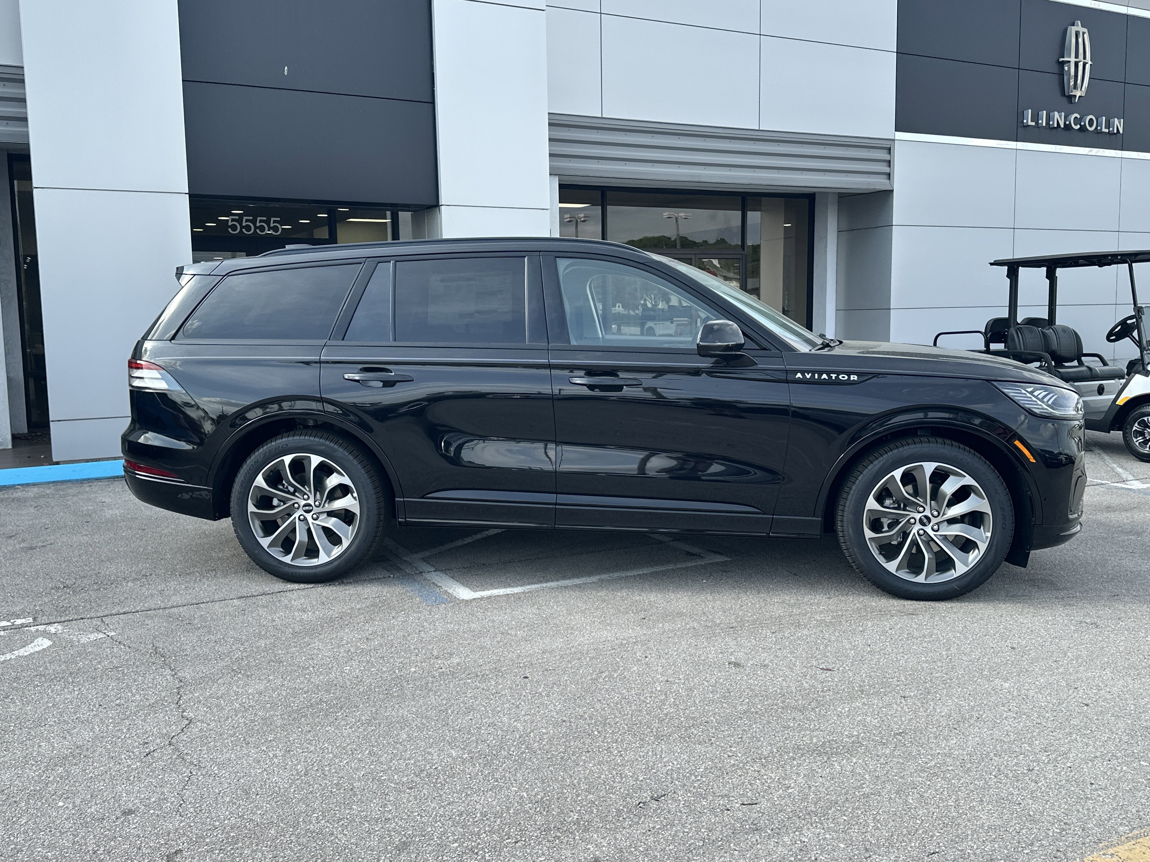 New 2026 Lincoln Aviator 2WD w/ Jet Appearance Package image 5