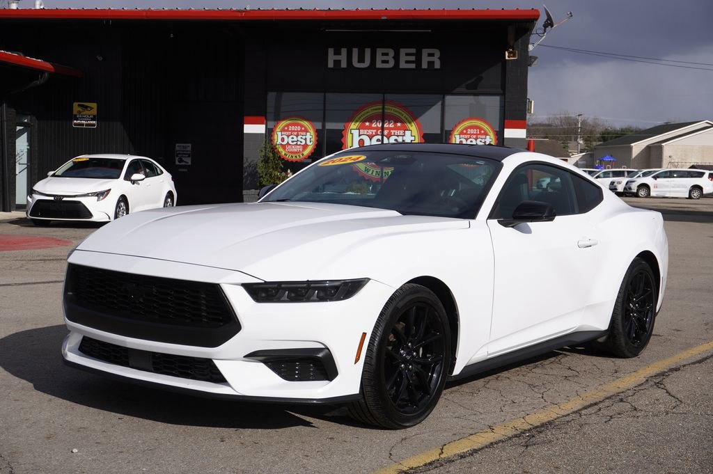 Used 2024 Ford Mustang Premium image 3