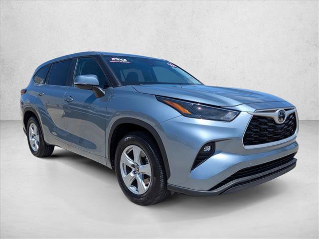 Certified 2024 Toyota Highlander LE FWD image 3