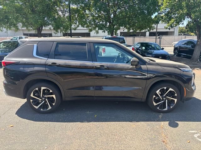Used 2024 Mitsubishi Outlander SE AWD/4WD image 3