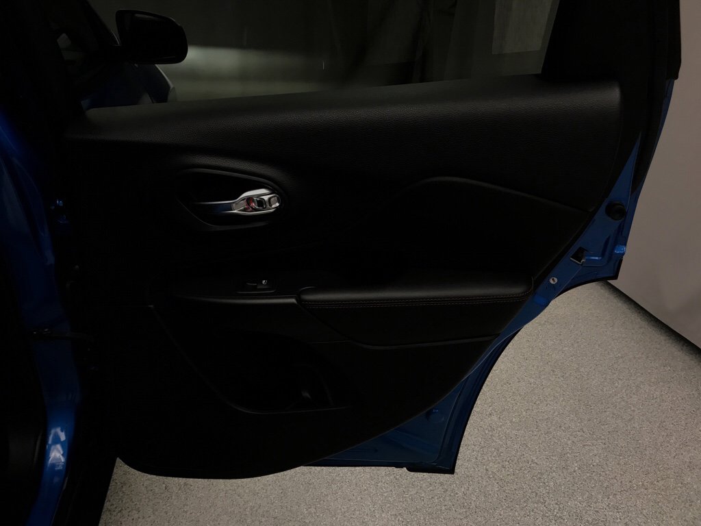 Used 2019 Jeep Cherokee Trailhawk w/ Comfort/Convenience Group image 15