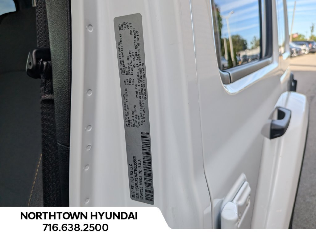 Used 2026 Jeep Wrangler Unlimited Sahara AWD/4WD image 36