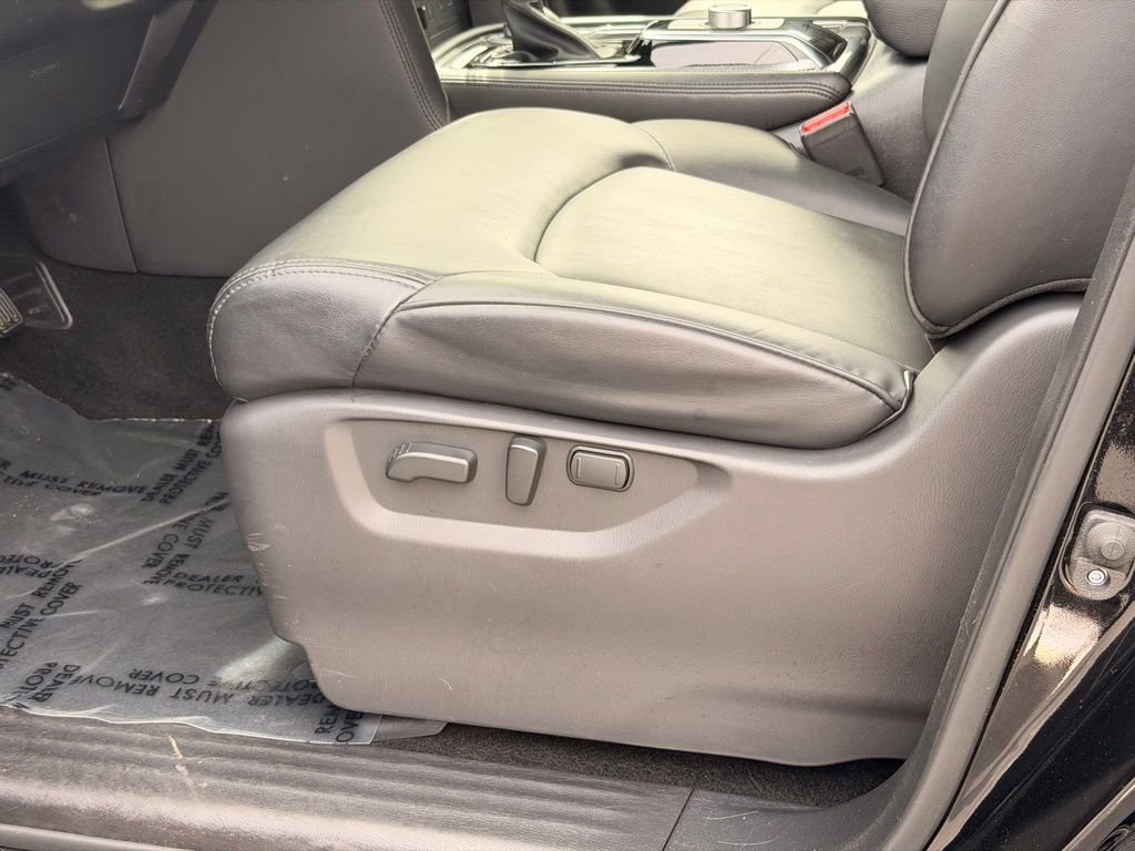 Used 2024 Nissan Armada SV image 25