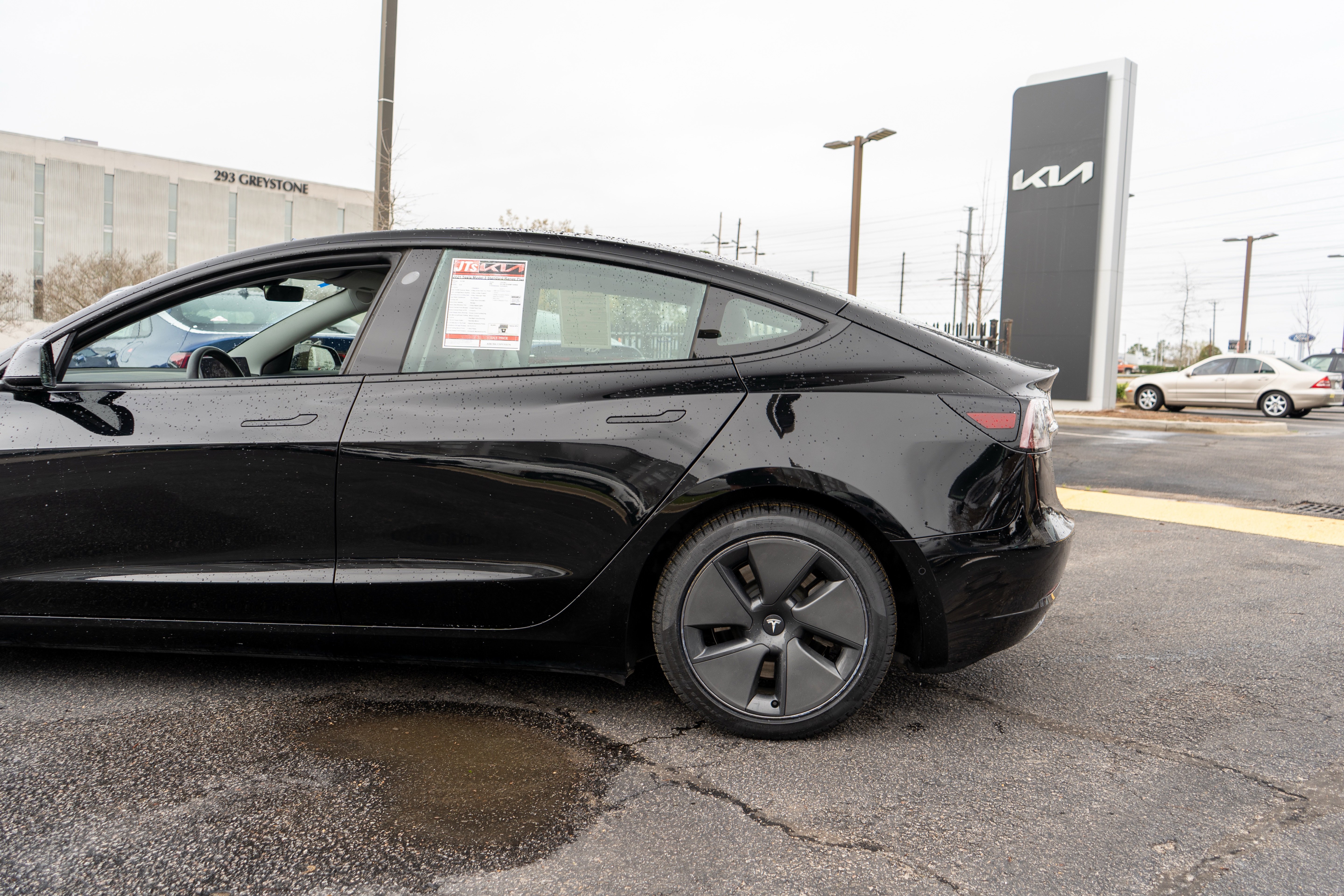 Used 2021 Tesla Model 3 Standard Range Plus image 5