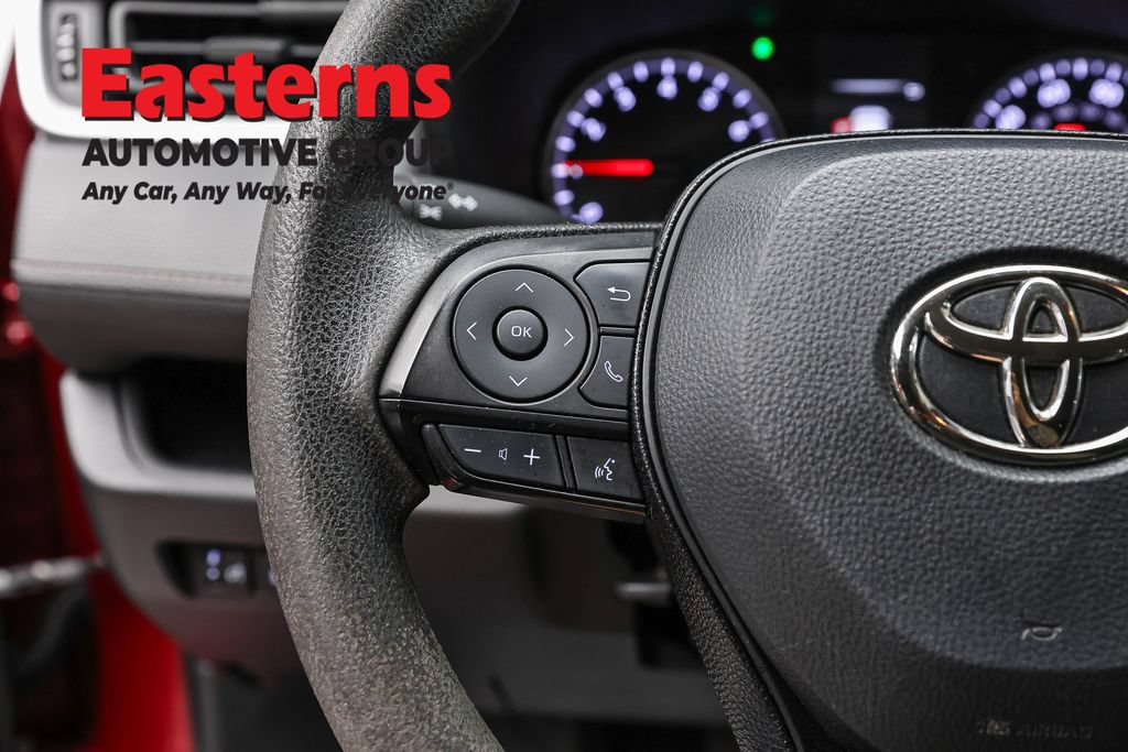 Used 2021 Toyota RAV4 LE AWD/4WD image 16