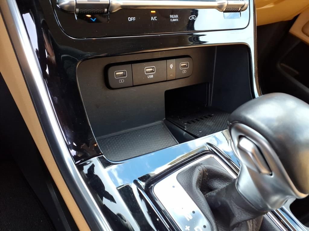 Used 2024 Kia Carnival EX image 26