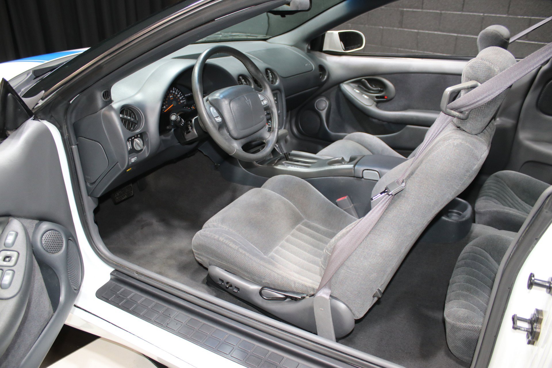 Used 1999 Pontiac Firebird Formula w/ Opt Pkg RWD image 3