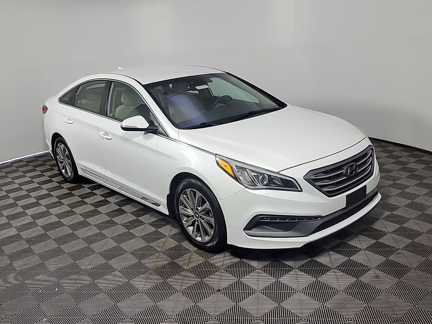 Used 2017 Hyundai Sonata Sport FWD image 2