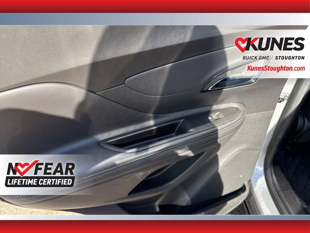 Used 2021 Buick Encore Preferred w/ Safety Package image 32