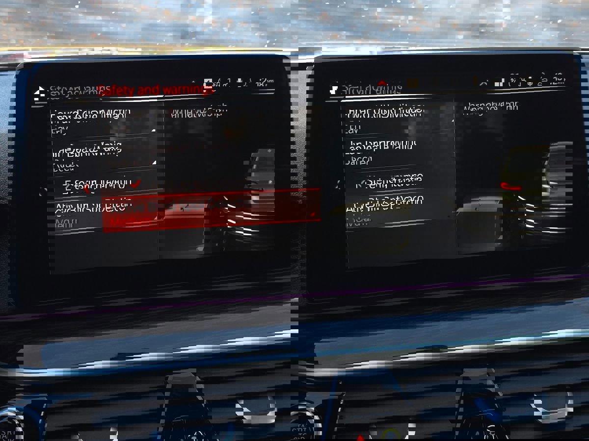 Used 2023 BMW 530e xDrive w/ Premium Package image 38