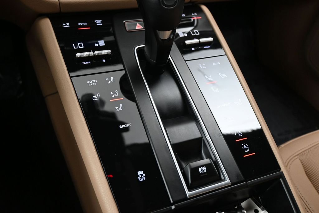 Certified 2023 Porsche Macan AWD/4WD image 15