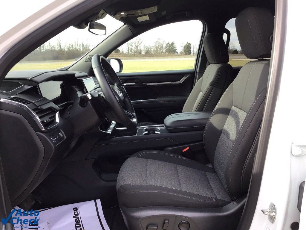 Used 2025 GMC Acadia Elevation image 30