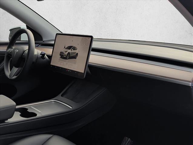 Used 2023 Tesla Model Y Long Range image 24