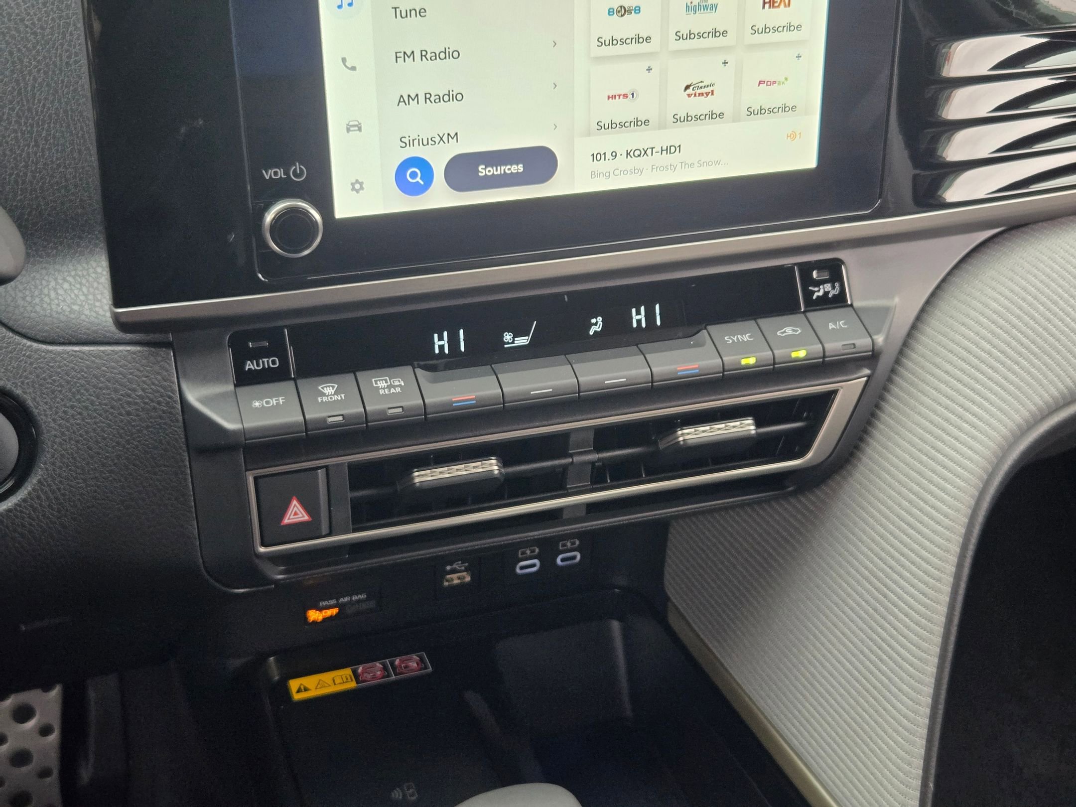 Used 2025 Toyota Camry SE image 19