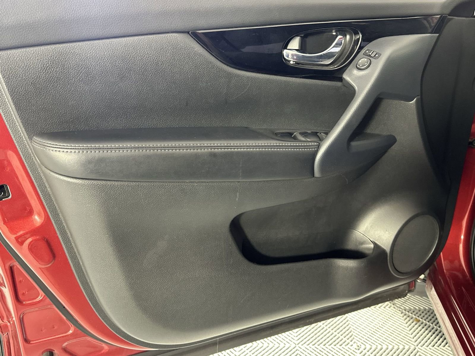 Used 2020 Nissan Rogue Sport SV FWD image 29