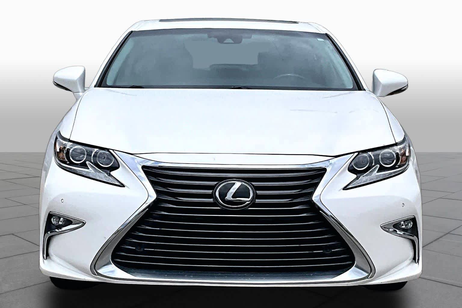 Used 2018 Lexus ES 350 w/ Luxury Package w/Wood Trim FWD image 4