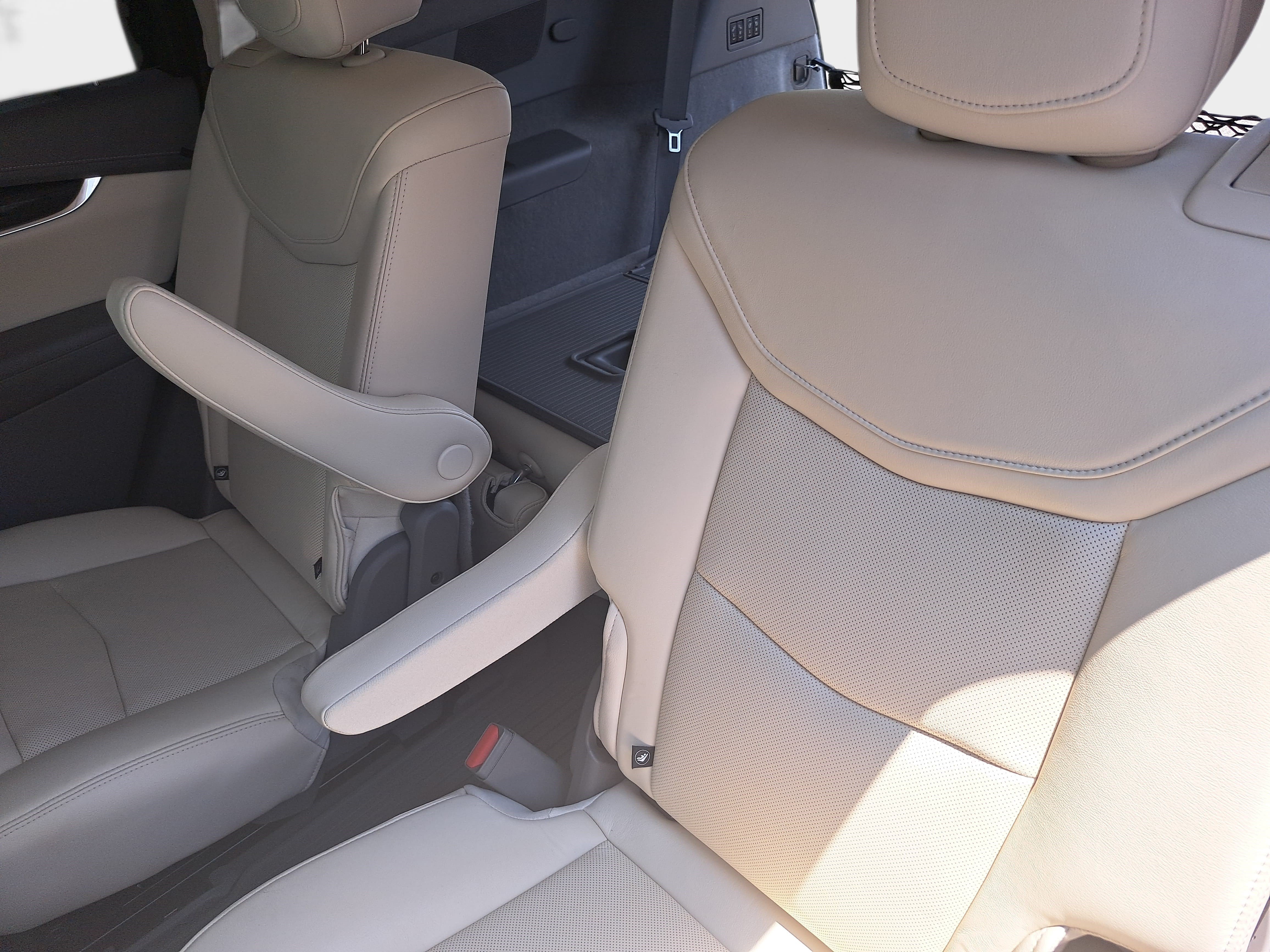Used 2020 Cadillac XT6 Premium Luxury FWD image 16