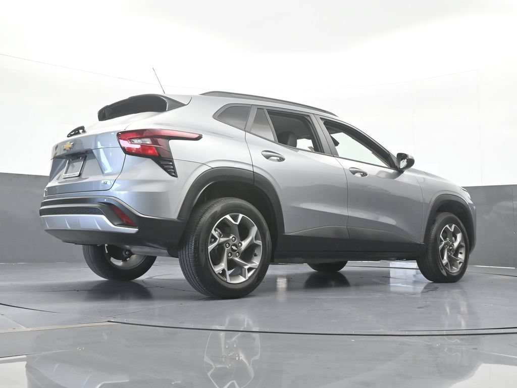 Used 2025 Chevrolet Trax LT w/ Driver Confidence Package FWD image 55