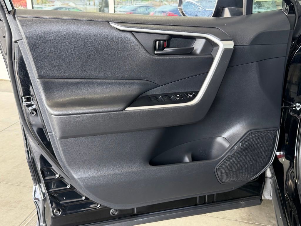 Certified 2022 Toyota RAV4 LE AWD/4WD image 18