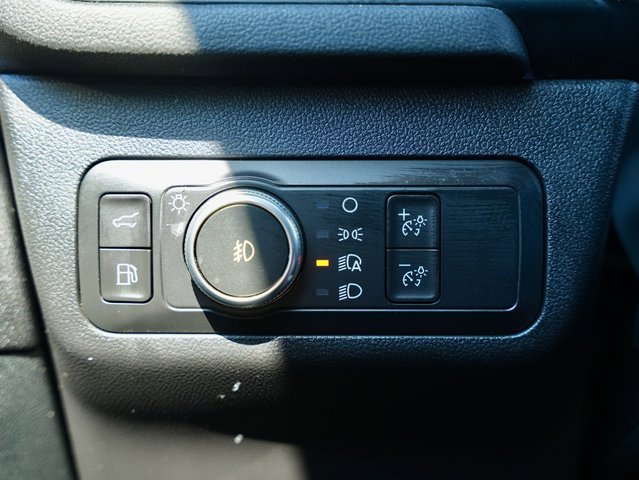 Used 2022 Ford Escape Titanium image 28