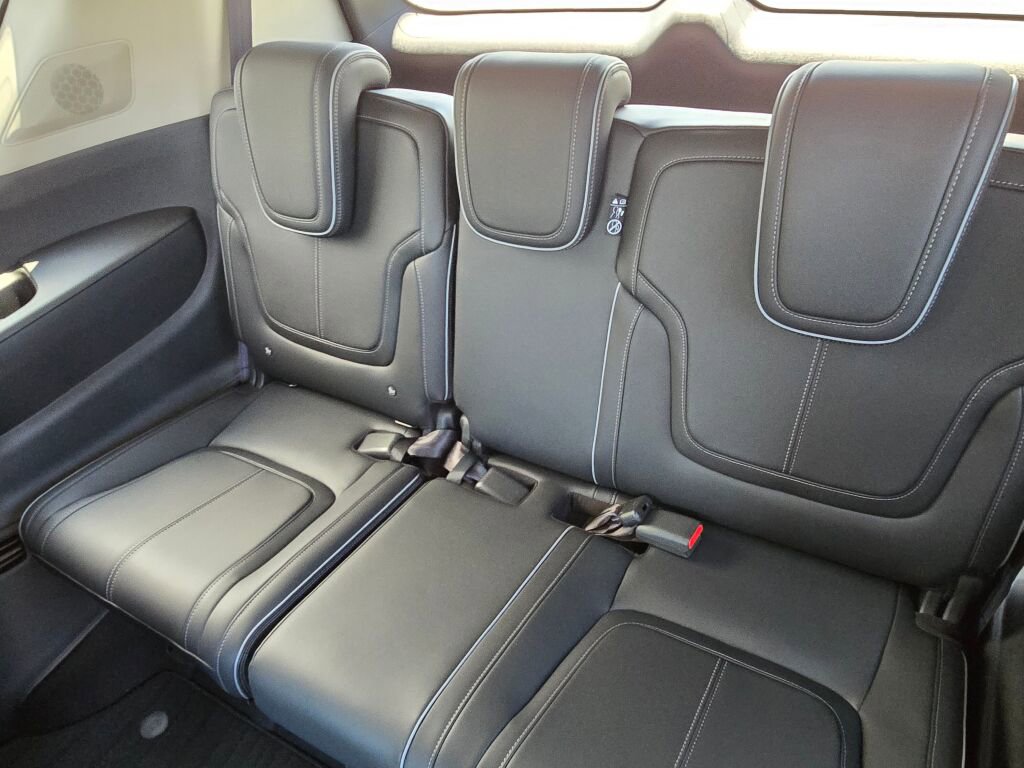 New 2025 INFINITI QX80 Sensory image 18