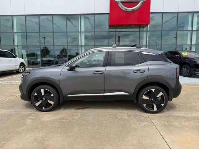 Used 2025 Nissan Kicks SR FWD image 2